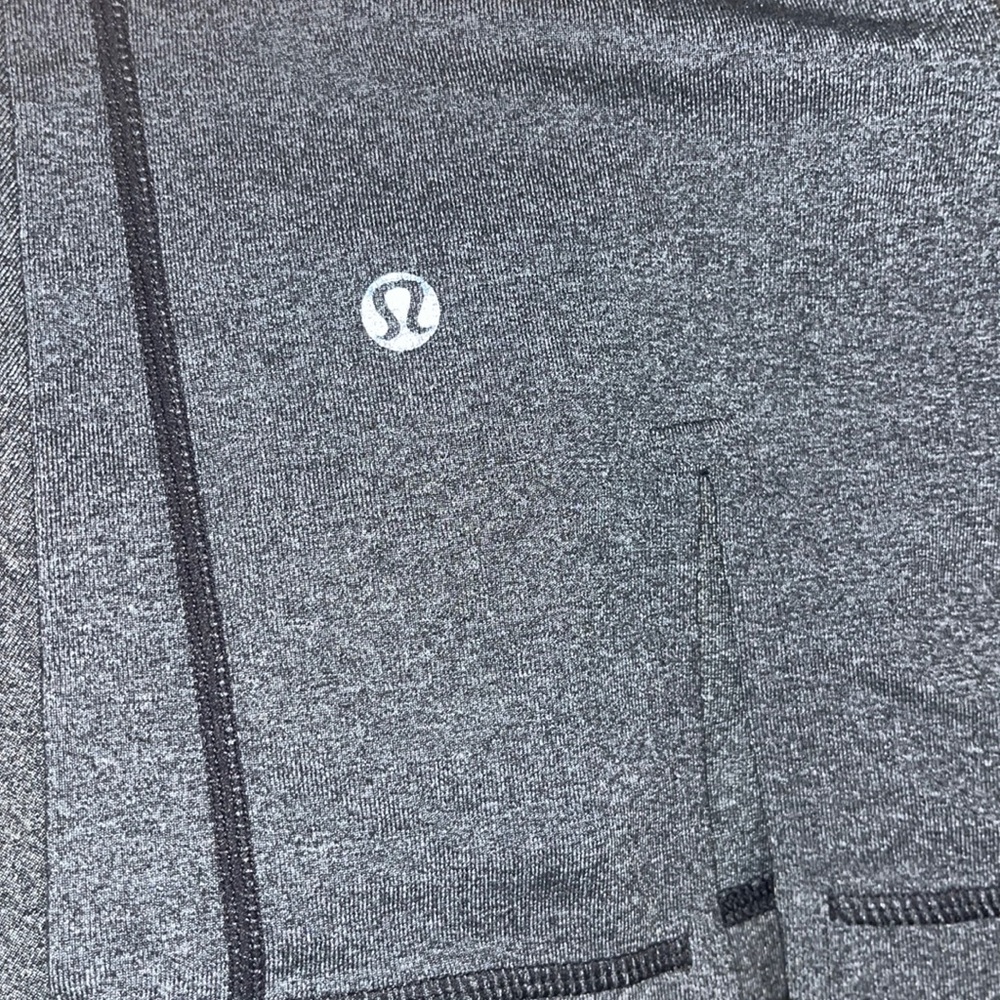 SOLD Lululemon Grey Yoga Capri Pants Pink Band Size 6 - Picture 2 of 6